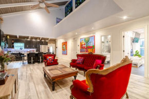Artistic Retreat, King Suite with Private Balcony!